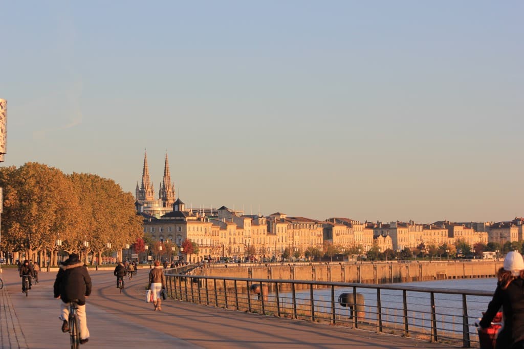 levé de soleil les quais de Bordeaux