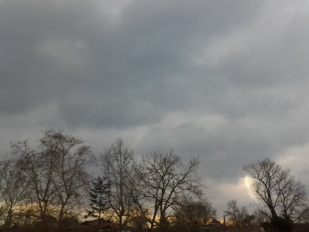 Ciel qui se couvre avec une bise sensible