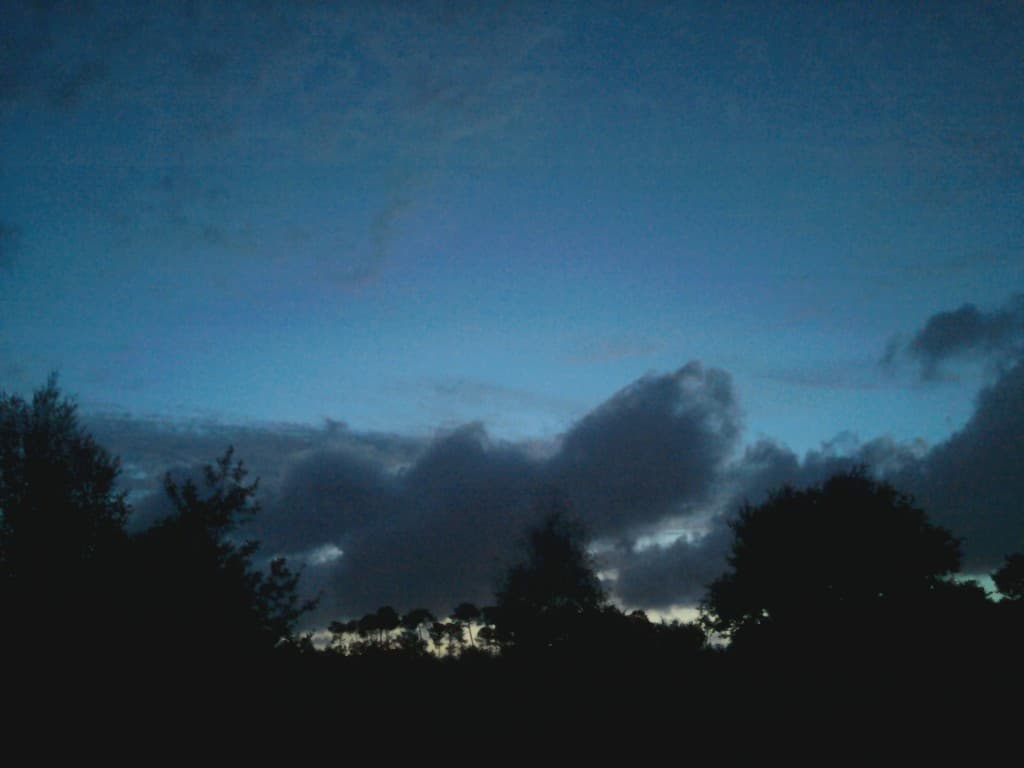 La nuit tombe