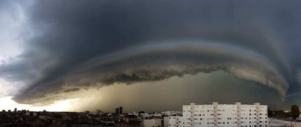 Une vague déferle sur Bordeaux