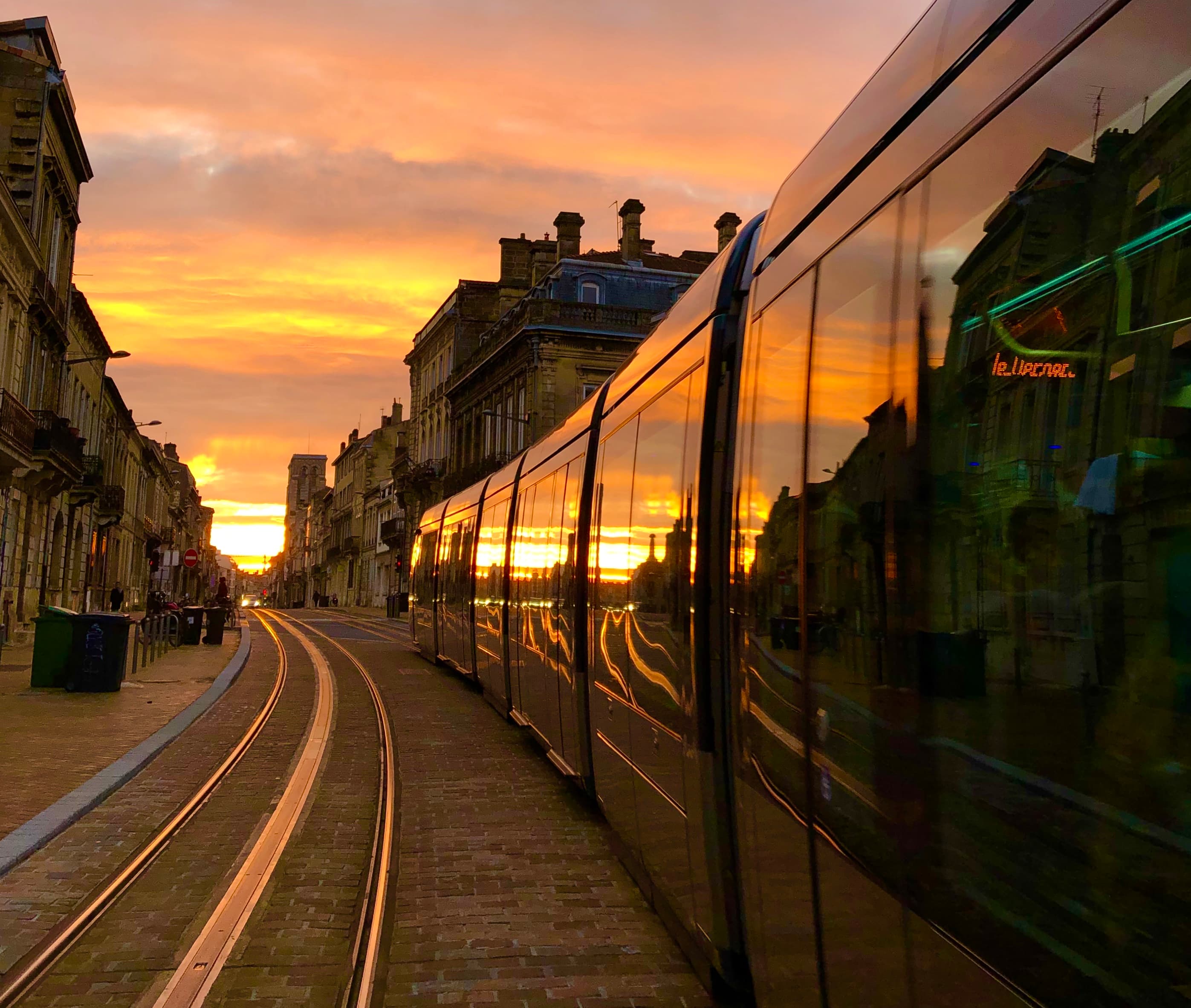 Magnifique lever de soleil coloré sur Bordeaux