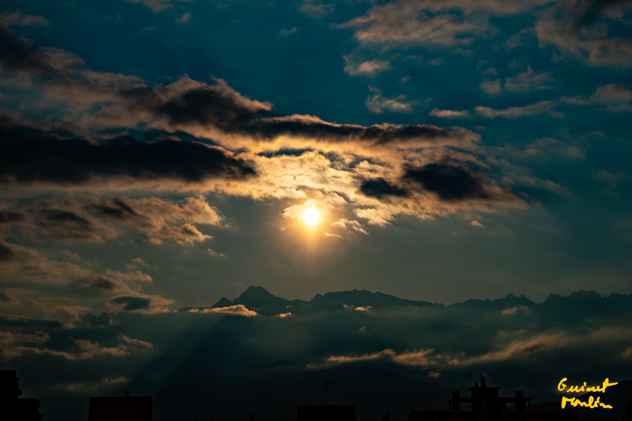 Lever de Soleil brumeux depuis Grenoble