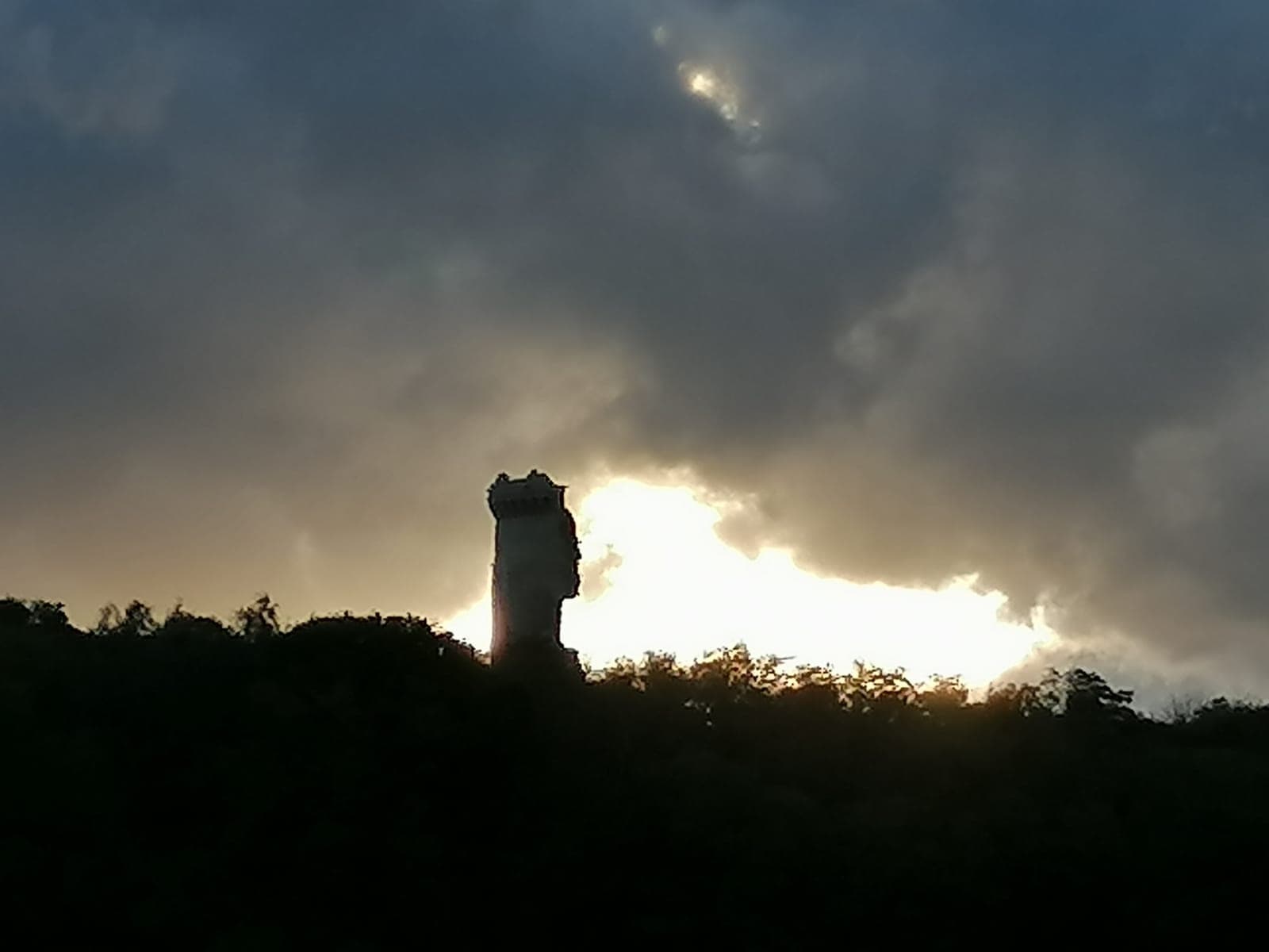 Donjon de Montépilloy dans la tourmente