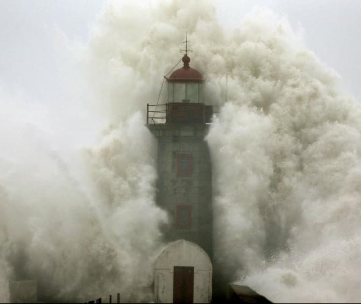 Image d'illustration pour Vagues meurtrières sur les côtes atlantiques