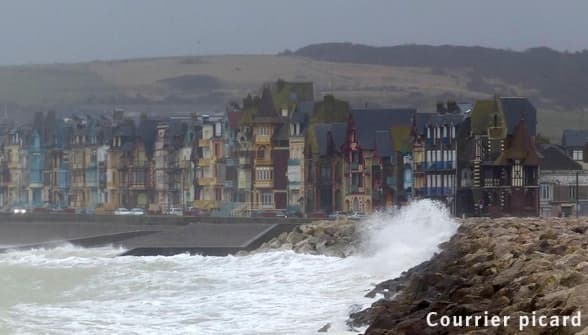 Image d'illustration pour Orages, vent, vagues et possible tornade sur le Nord de la France