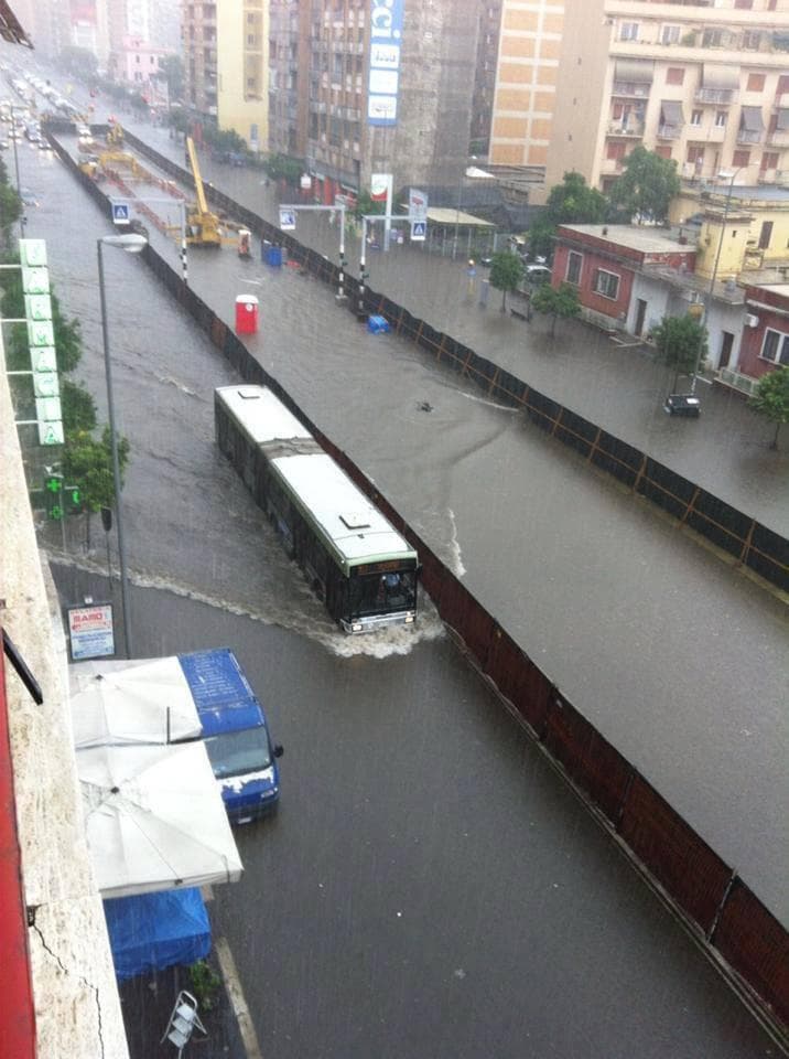 Image d'illustration pour Trombes et violents orages en Italie (Rome)