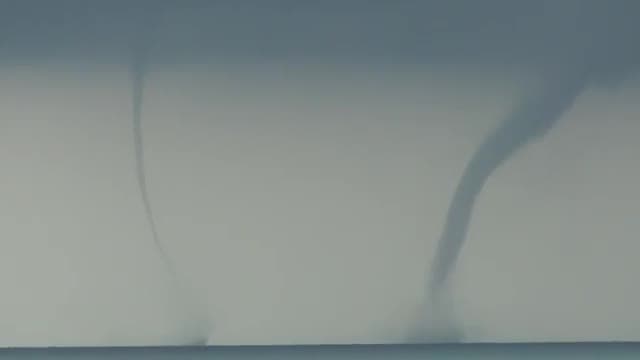 Image d'illustration pour Trombes et violents orages en Italie (Rome)