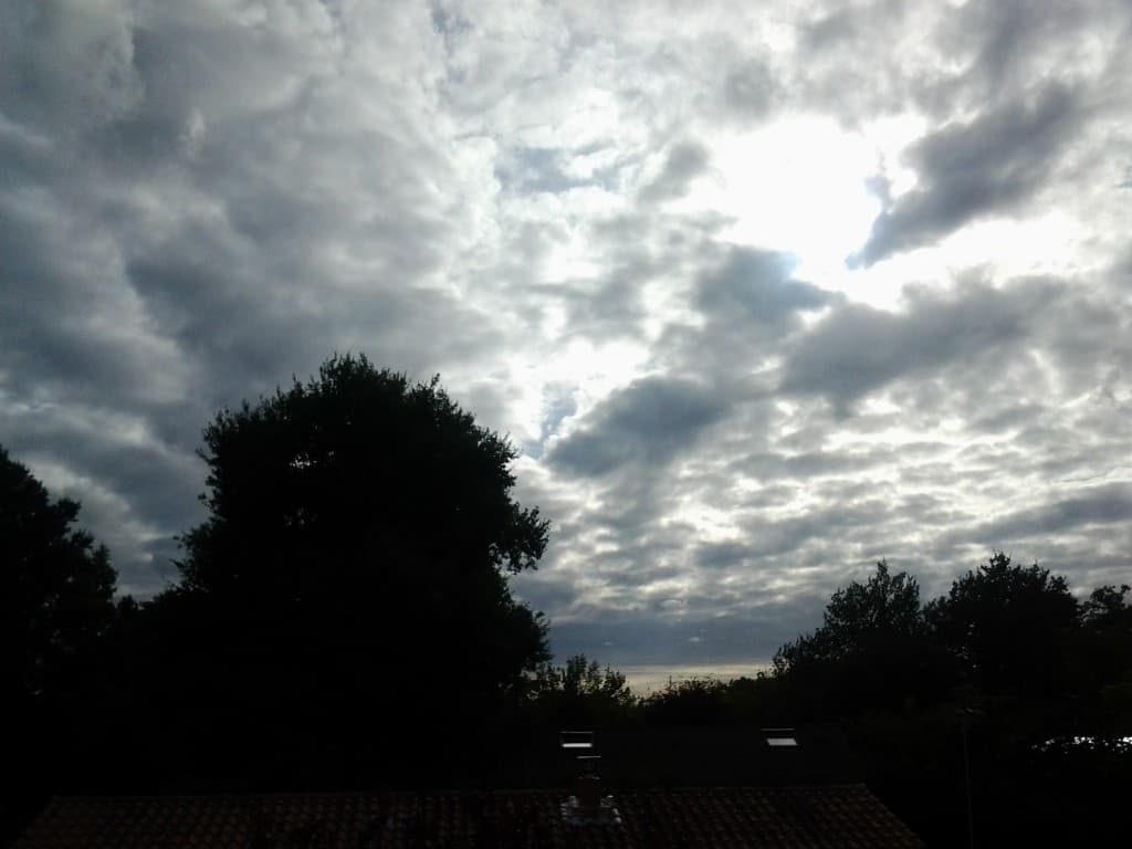 Une succession de nuages avant l'averse