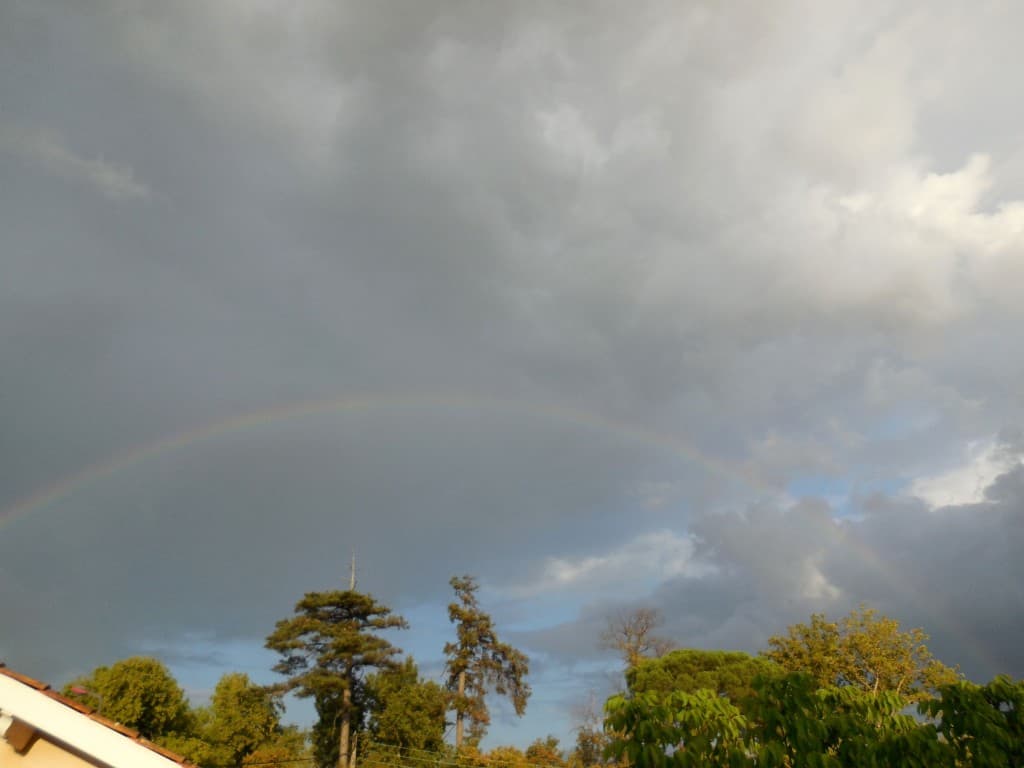 Bel arc-en-ciel sur Bordeaux