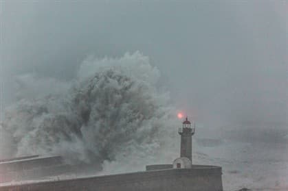 Image d'illustration pour Vagues meurtrières sur les côtes atlantiques