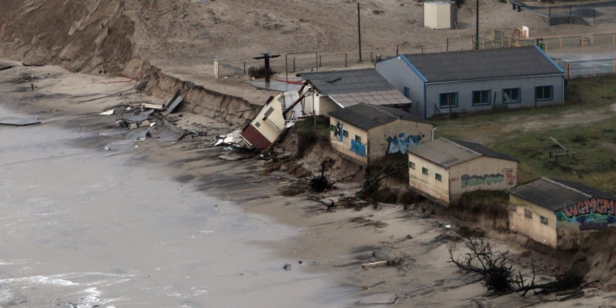 Image d'illustration pour Vagues meurtrières sur les côtes atlantiques