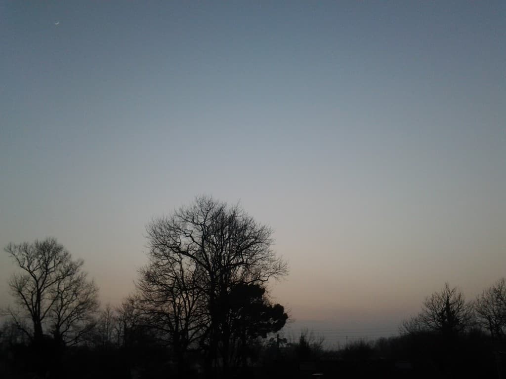 Coucher froid et surveillé par le croissant